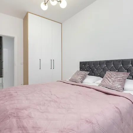 Warsaw Kotsisa Apartments With Parking By Noclegi Renters Exterior photo