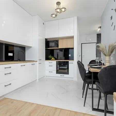 Warsaw Kotsisa Apartments With Parking By Noclegi Renters Exterior photo