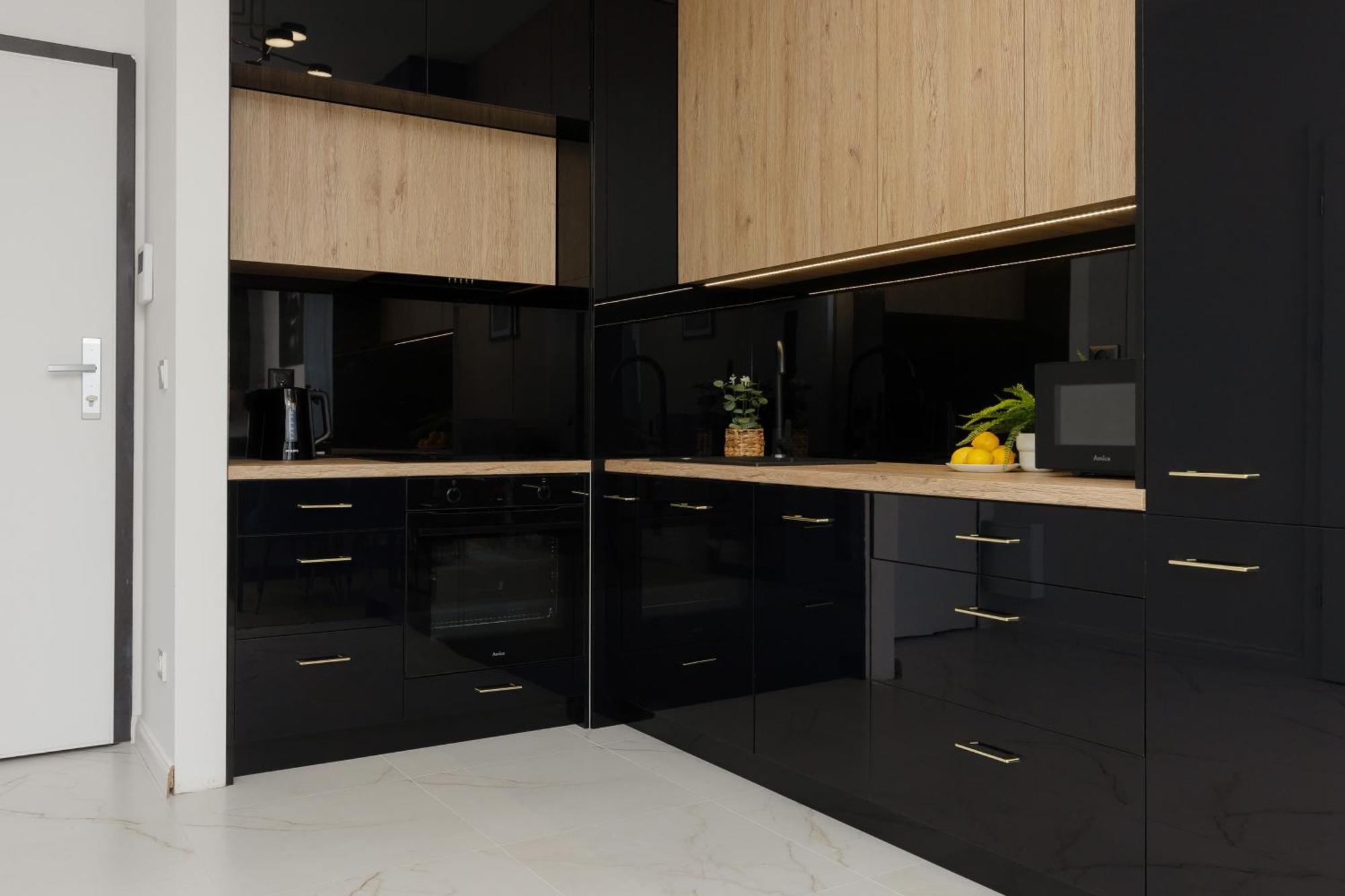Kotsisa With Parking By Renters Apartament *